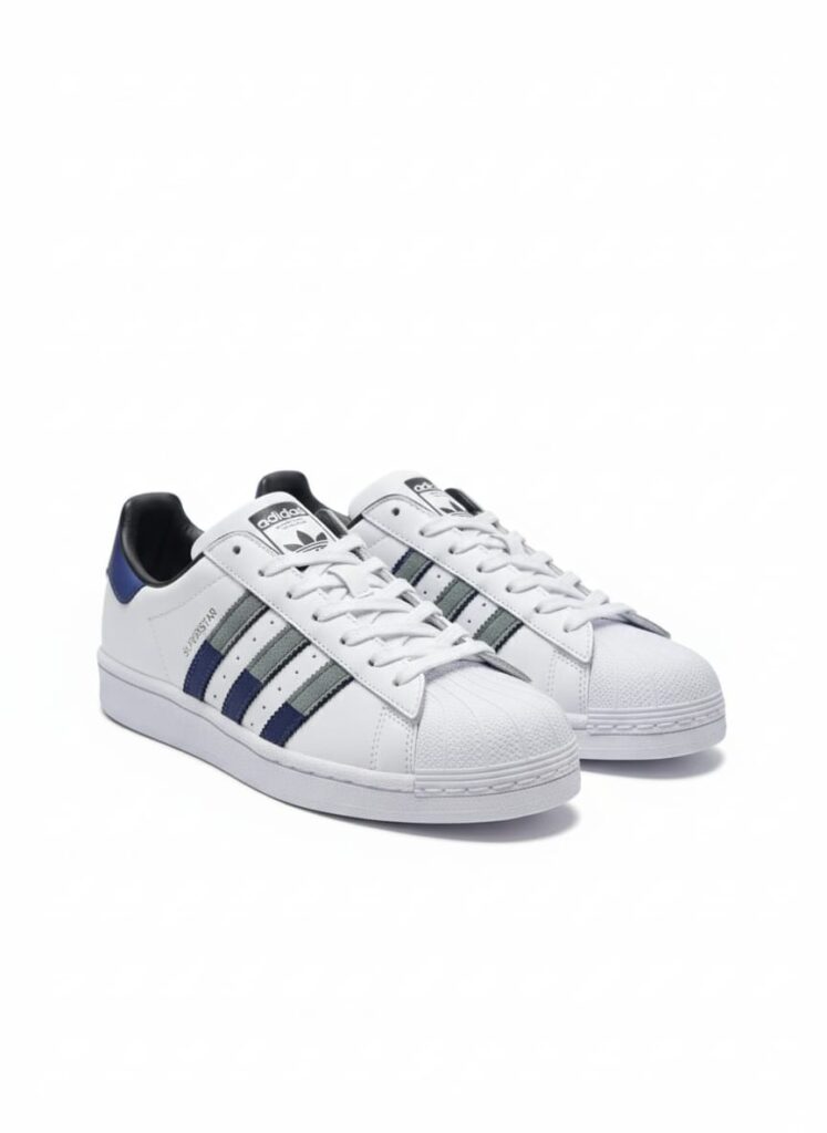 Beyaz mavi gri şeritli ve midye burunlu erkek spor ayakkabı