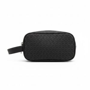 Siyah kabartma monogram desenli ve bilek askılı erkek seyahat çantası