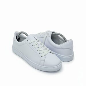 Beyaz erkek spor ayakkabı yan ve arka görünüm