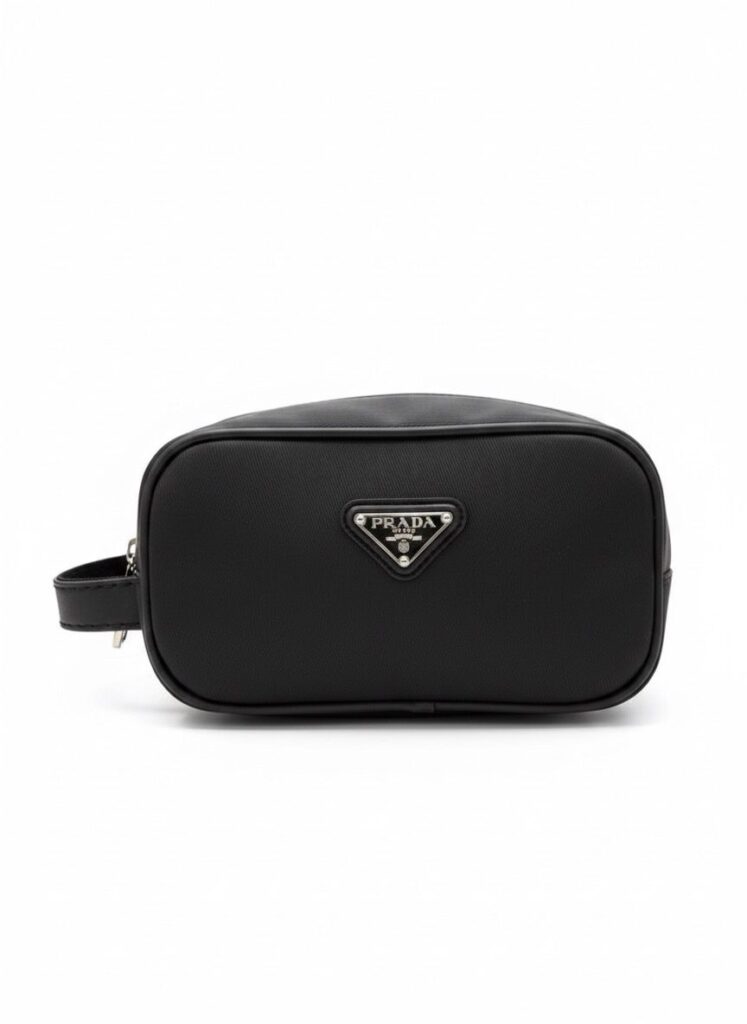 Siyah teknik kumaş üçgen metal plakalı erkek seyahat çantası