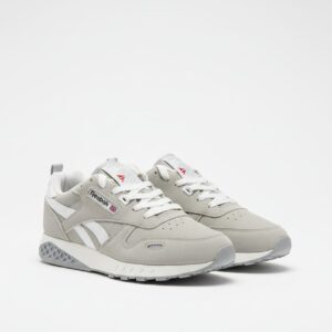 Açık gri erkek spor ayakkabı ürün görseli