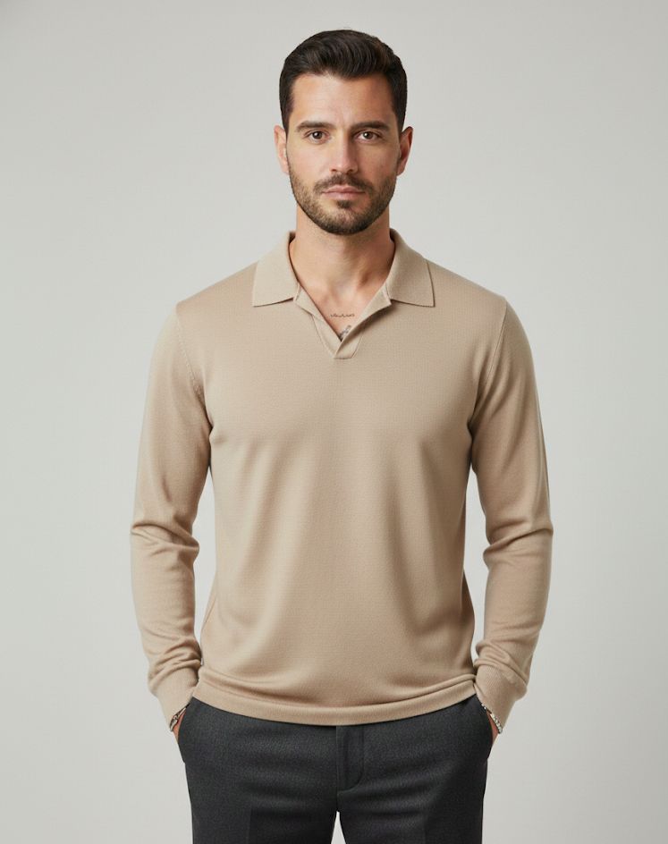 Bej uzun kollu polo yaka triko ve antrasit pantolon kombini