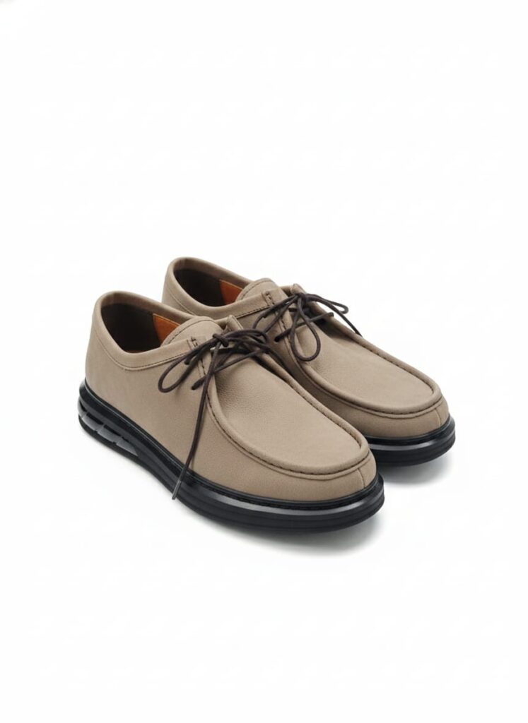 Vizon rengi bağcıklı siyah tabanlı erkek spor kundura