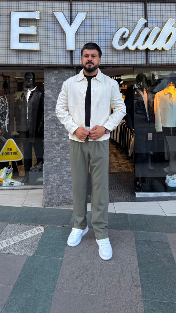 Krem rengi çift cepli düğmeli erkek ceket modeli