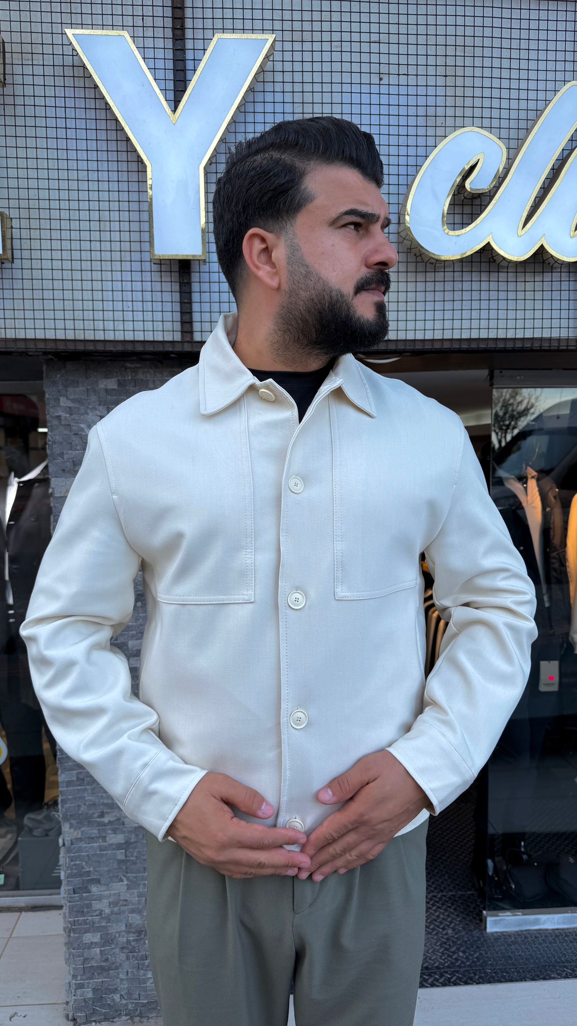 Erkek Krem Cepli Ceket Yakın Krem rengi çift cepli düğmeli erkek ceket modeli