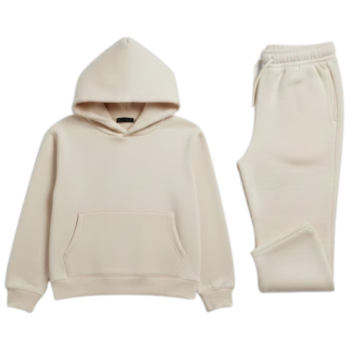 Erkek krem rengi kapüşonlu eşofman takımı, reglan kol, stüdyo dışı tam boy çekim